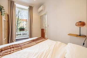 2 bedrooms, iron/ironing board, WiFi, bed sheets - Amazing location, Beach 3 min, 2BR, AC, Elevator (Nice)