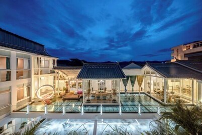 Lushan Huadian Biyuan Theme Hotel