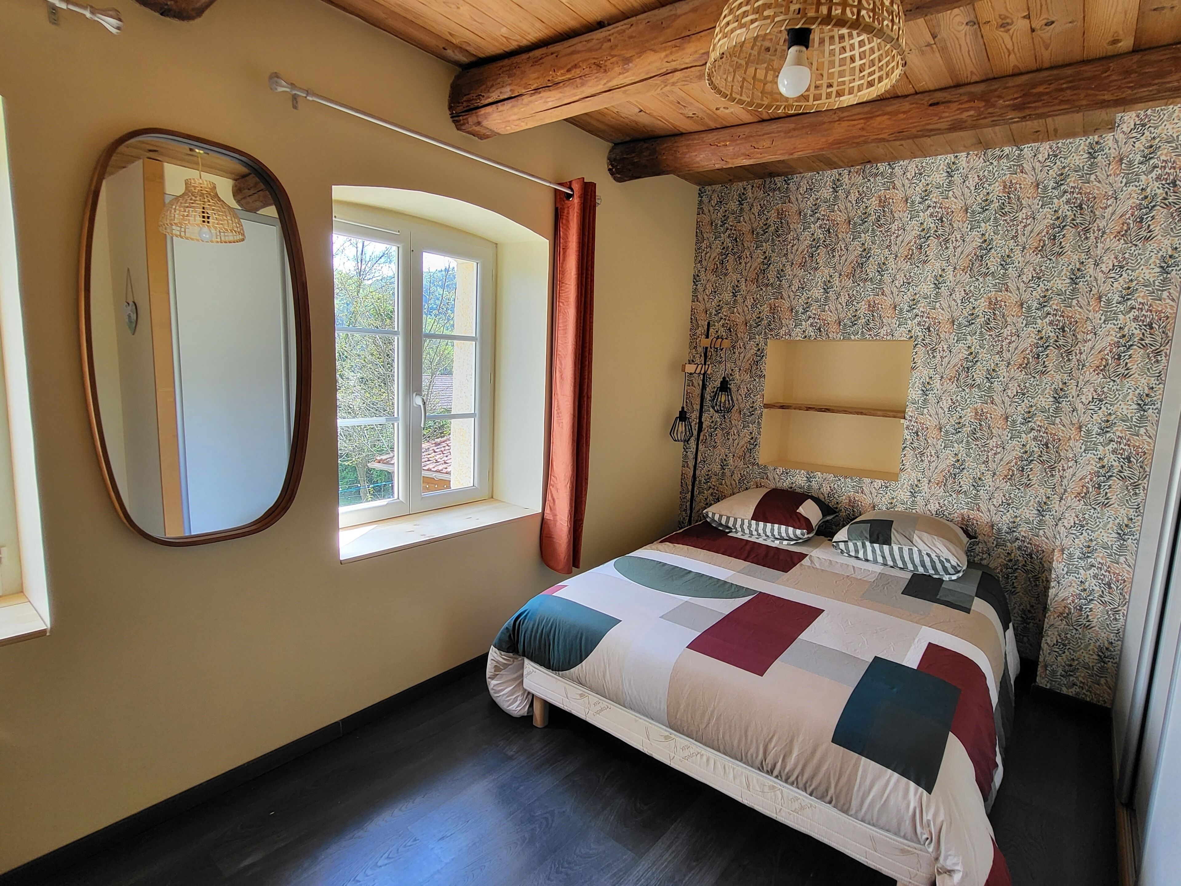 3 bedrooms, iron/ironing board, bed sheets