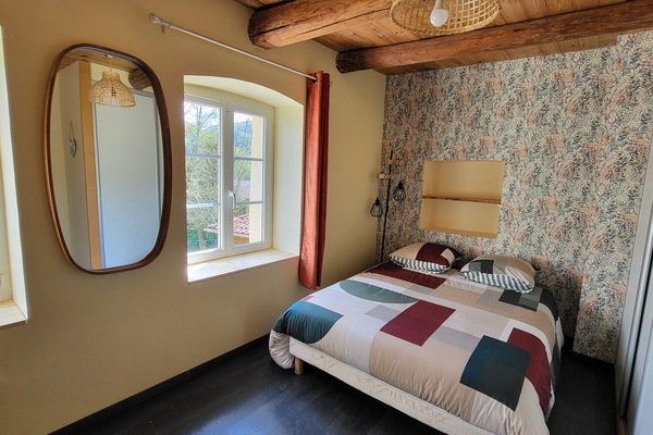 3 bedrooms, iron/ironing board, bed sheets