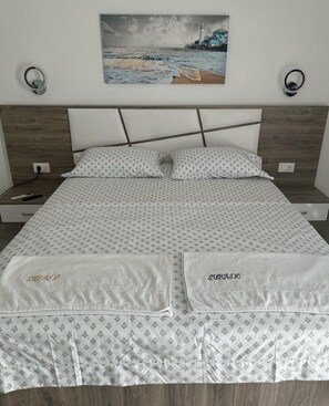 1 chambre, fer et planche à repasser, Wi-Fi, draps fournis