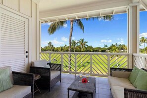 Property grounds - Spacious 2BR condo with lanai & pool (Waikoloa Village)