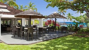 Outdoor dining - Mauna Lani Beach club access, Pool & BBQ area (Kamuela)