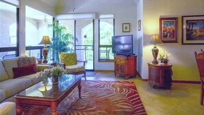 Living area - Pool, Tennis, BBQ area, Close to Beach & Shops (Waikoloa Village)