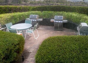 Outdoor dining - Waikoloa retreat with pool & tennis courts (Waikoloa Village)