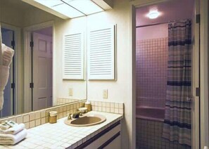 Hårføner og håndklær