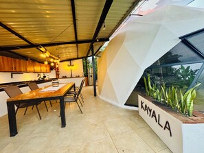 Dining - Luxury DOME House in the mountains Pérez Zeledón - solo 4x4 vehicle (La Ese)