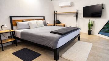 1 bedroom, desk, free WiFi, bed sheets