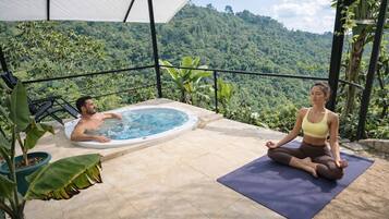 Tina de hidromasaje al aire libre