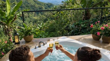 Tina de hidromasaje al aire libre