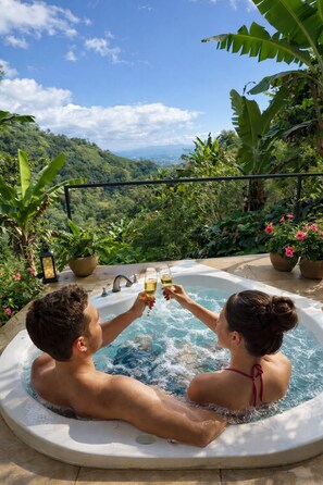 Outdoor spa tub - Luxury DOME with private Hot Tube - Nature Views - Pet-Friendly (La Ese)