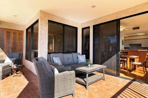 Outdoor dining - Tropical 1BR condo with pool & private lanai (Waikoloa Village)