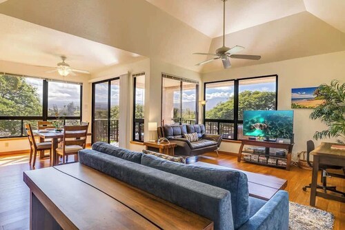 Tropical 1BR condo with pool & private lanai
