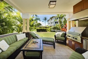 Terrace/patio - Beach club access, pool, Complex on A-bay, Private (Waikoloa Village)