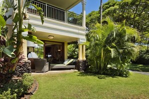 Terrace/patio - Family retreat with beach club access & pool (Waikoloa Village)