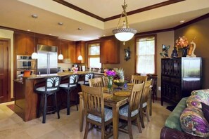 Dining - Family retreat with beach club access & pool (Waikoloa Village)