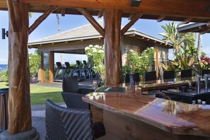 Bar (on property) - Waikoloa condo with golf & ocean views (Waikoloa Village)