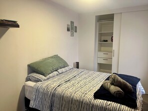 1 Schlafzimmer, Schreibtisch, Bügeleisen/Bügelbrett, WLAN