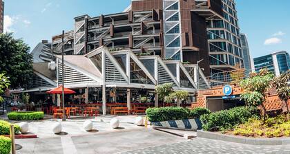 City getaway apartment in charming City of Guatemala with fitness room, WiFi