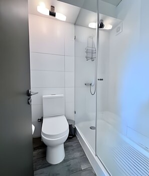 Towels, soap, toilet paper - Acogedor estudio Los Dominicos (Santiago)