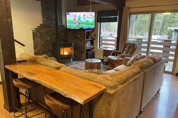 2nd Floor Great Room w/ Kitchen, Living & Dining areas. Smart TV & Pellet Stove.