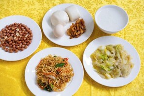 A table with various dishes including peanuts, eggs, noodles, and vegetables. - Yangjiang Jinrui Business Hotel (Yangjiang)