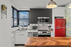 Condo, varias camas, para no fumadores, aire acondicionado | Cocina privada | Cafetera y tetera y tetera eléctrica