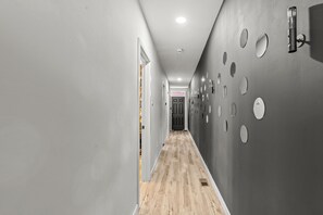 Hallway - Fishtown Haven 2 King Beds Gated Parking (Philadelphia)