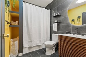 Condo, Multiple Beds, Non Smoking, Air conditioning | Bathroom