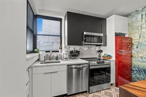 Shared kitchen - Fishtown Haven 2 King Beds Gated Parking (Philadelphia)