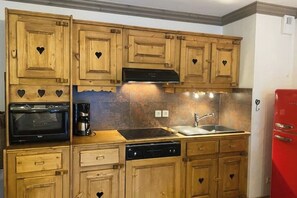 Refrigerador, microondas, horno, placa de cocina