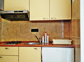 Apartament (Two-Bedroom Apartment With Terrace An) | Cuina privada | Frigorífic