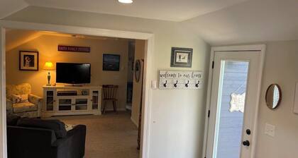 Cozy Condo in Downtown Ellicottville -walk to town, king bed, fully stocked