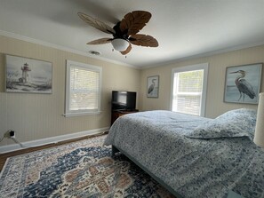 2 bedrooms, Internet - Gracie's Place is a charming cottage located in the quaint village of Avon with laid-back atmosphere (AVON)