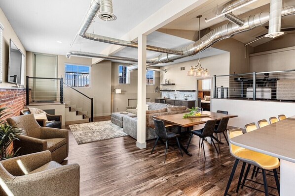 المنشأة من الداخل