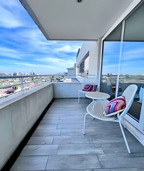 Comfort Apartment | Property grounds - En Los Dominicos, con azotea, 1D (Santiago)