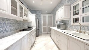 Microwave, coffee/tea maker, toaster, blender