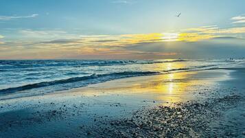 Sur la plage, serviettes de plage