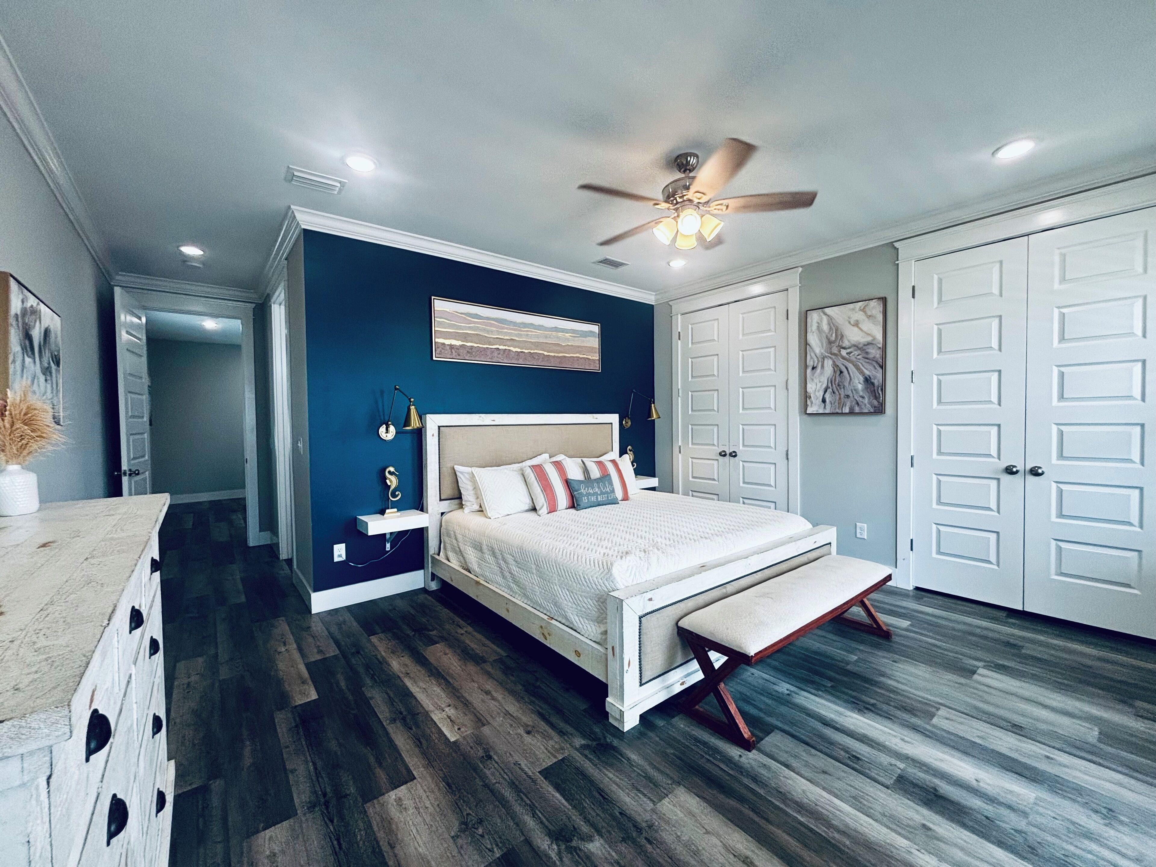 4 chambres, bureau, fer et planche à repasser, accès au Wi-Fi (inclus)