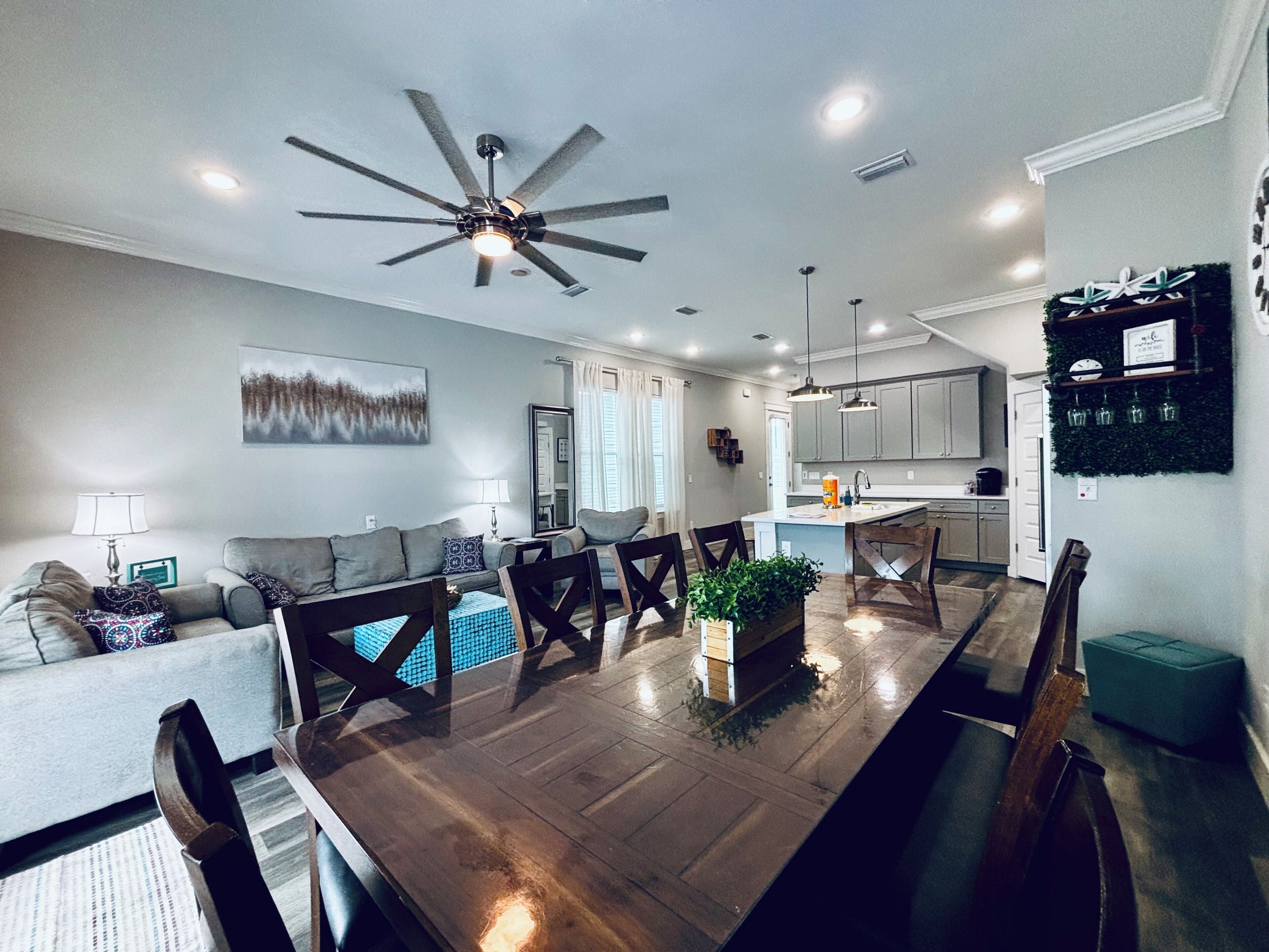 Smart-TV, Kamin, Videospiele, Tischfußball