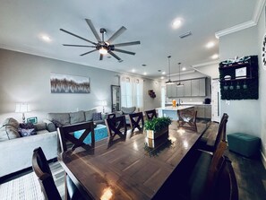 Smart TV, lareira, videogames, pebolim