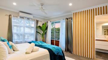 4 bedrooms, iron/ironing board, WiFi, bed sheets