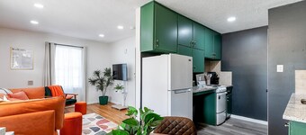 Derby Delight - Cozy King - Near Park!
