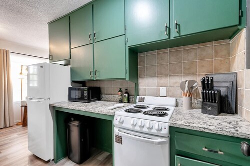 This apartment is a 1 bedroom(s), 1 bathrooms, located in Derby, KS.