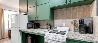 This apartment is a 1 bedroom(s), 1 bathrooms, located in Derby, KS.