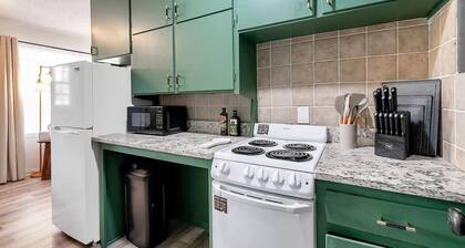 This apartment is a 1 bedroom(s), 1 bathrooms, located in Derby, KS.