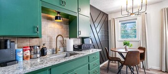 Derby Delight - Cozy King - Near Park!