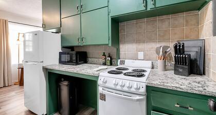 Derby Delight - Cozy King - Near Park!