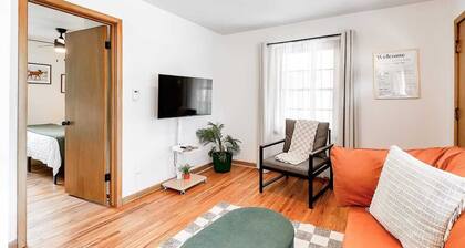 This apartment is a 1 bedroom(s), 1 bathrooms, located in Derby, KS.