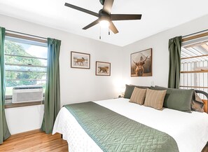 1 bedroom, desk, iron/ironing board, WiFi